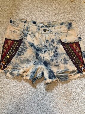 BDG Mid Rise Freja Vintage Fit Denim Shorts - Embellished - 28